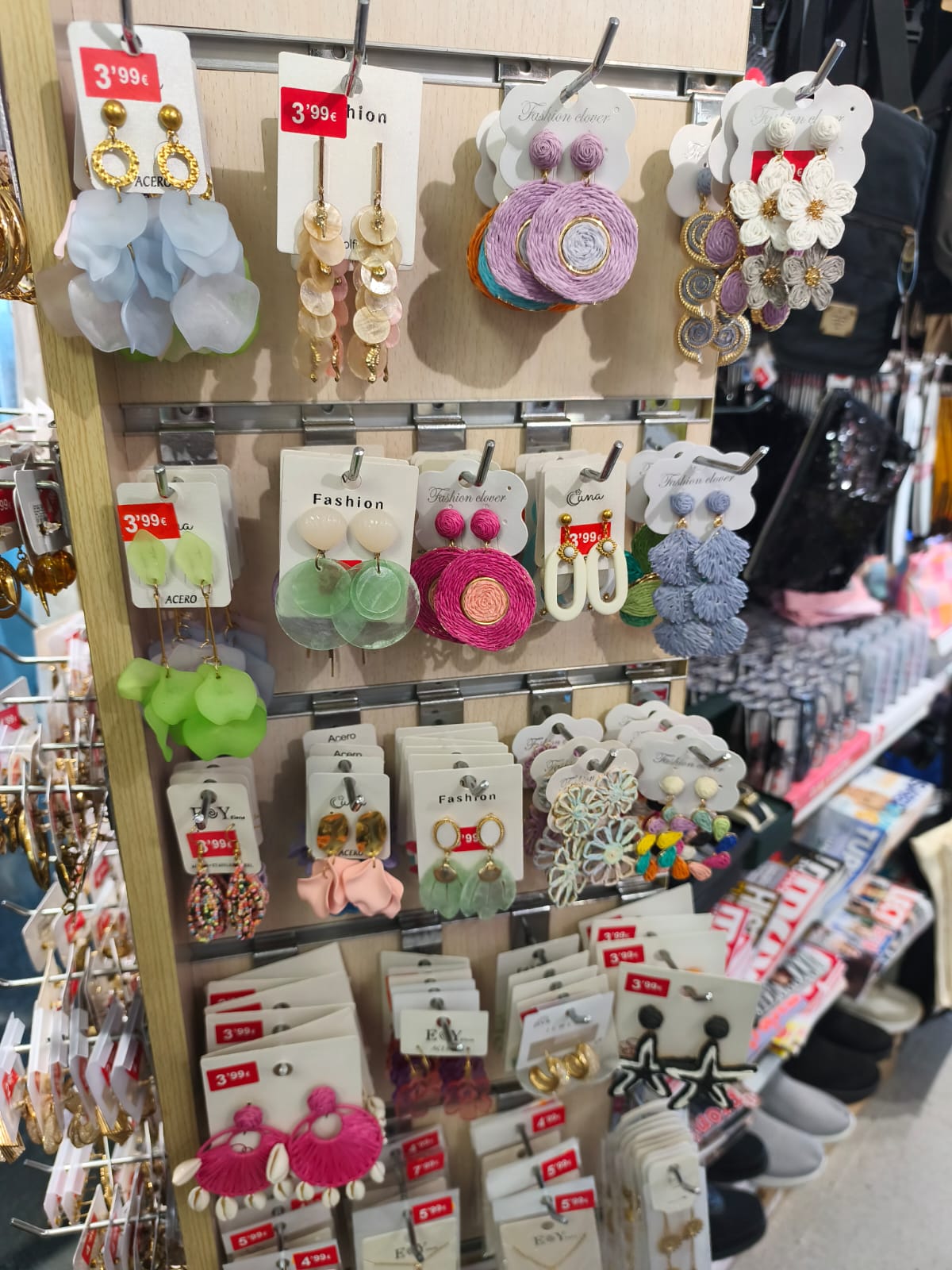 Pendientes modernos dorados